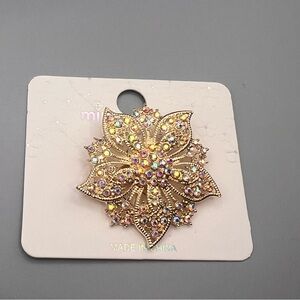 Elegant Gold Floral Brooch